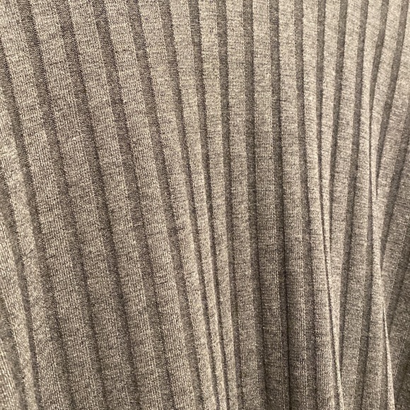 Boohoo Turtle Neck Tunic Size 2 - Picture 3 of 5